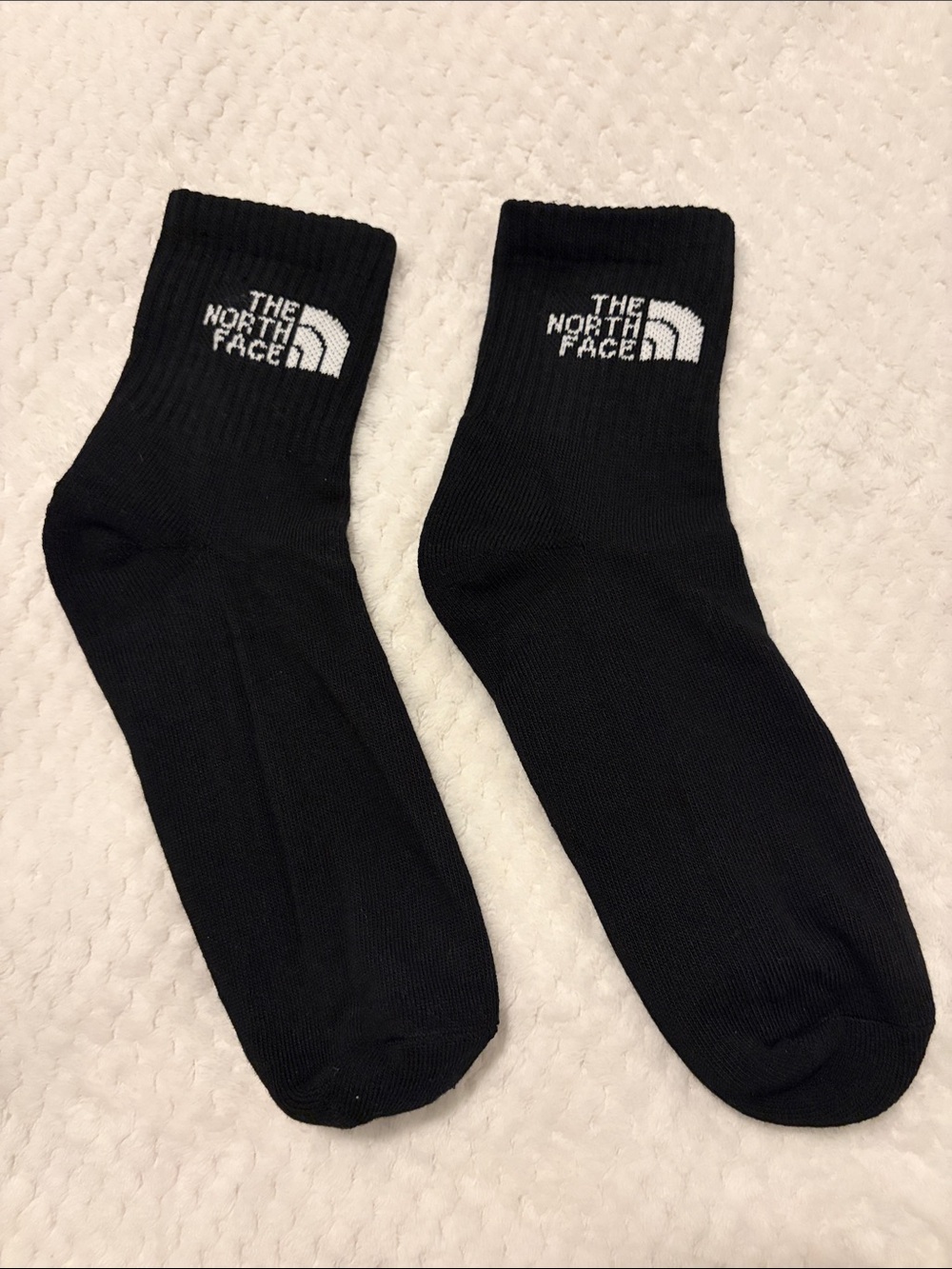 NWOT The North Face Black Quarter Socks with White Logo - Large